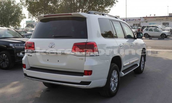 Buy Import Toyota Land Cruiser White Car in Import - Dubai in Belait Buy Import Toyota Land Cruiser White Car in Import - Dubai in Belait
