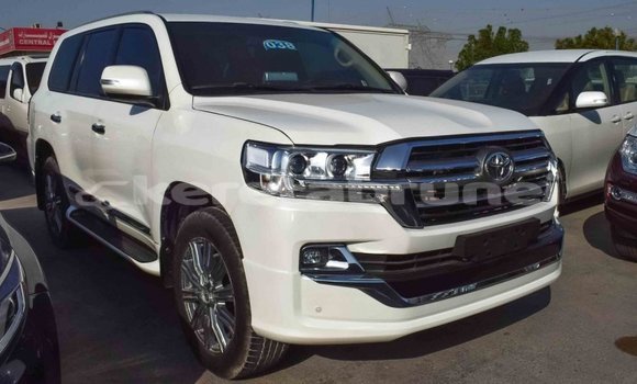 Buy Import Toyota Land Cruiser White Car in Import - Dubai in Belait Buy Import Toyota Land Cruiser White Car in Import - Dubai in Belait