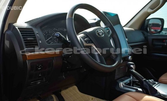Buy Import Toyota Land Cruiser White Car in Import - Dubai in Belait Buy Import Toyota Land Cruiser White Car in Import - Dubai in Belait