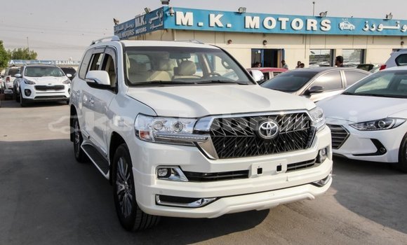 Buy Import Toyota Land Cruiser White Car in Import - Dubai in Belait Buy Import Toyota Land Cruiser White Car in Import - Dubai in Belait