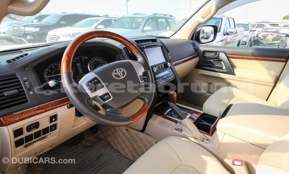 Buy Import Toyota Land Cruiser White Car in Import - Dubai in Belait Buy Import Toyota Land Cruiser White Car in Import - Dubai in Belait