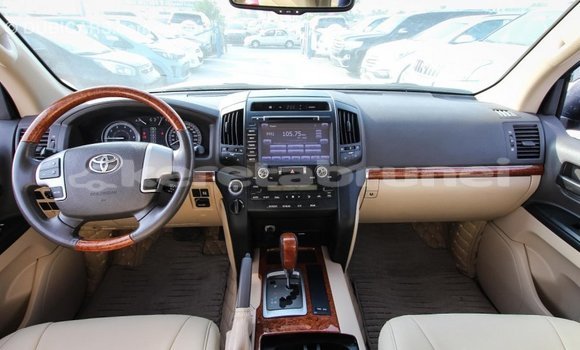 Buy Import Toyota Land Cruiser White Car in Import - Dubai in Belait Buy Import Toyota Land Cruiser White Car in Import - Dubai in Belait