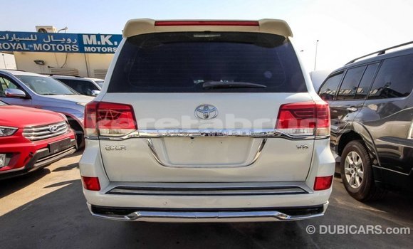 Buy Import Toyota Land Cruiser White Car in Import - Dubai in Belait Buy Import Toyota Land Cruiser White Car in Import - Dubai in Belait