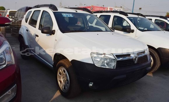 Buy Import Renault Duster White Car in Import - Dubai in Belait