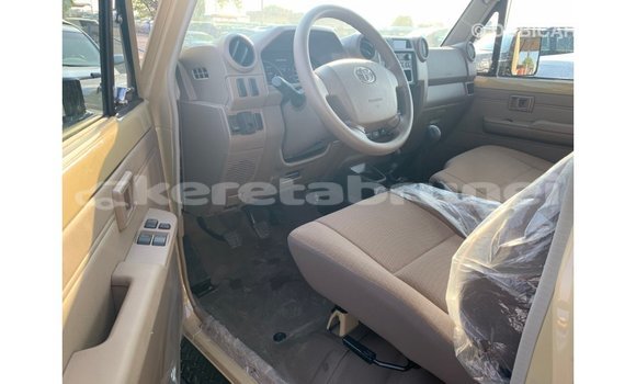Buy Import Toyota Land Cruiser Beige Car in Import - Dubai in Belait Buy Import Toyota Land Cruiser Beige Car in Import - Dubai in Belait