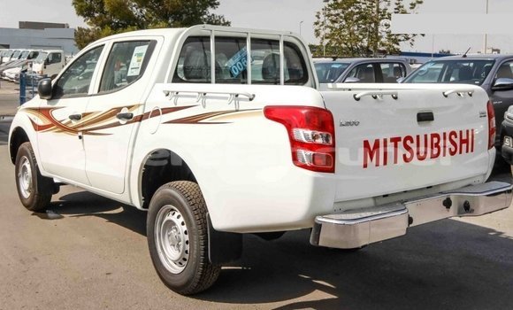 Buy Import Mitsubishi L200 White Car in Import - Dubai in Belait