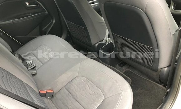 Buy Used Kia Rio White Car in Bandar Seri Begawan in Brunei-Muara Buy Used Kia Rio White Car in Bandar Seri Begawan in Brunei-Muara