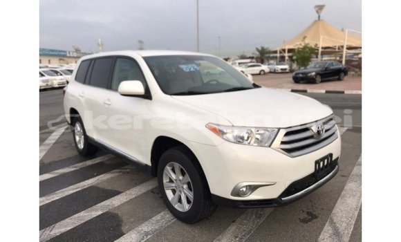 Buy Import Toyota Highlander White Car in Import - Dubai in Belait Buy Import Toyota Highlander White Car in Import - Dubai in Belait