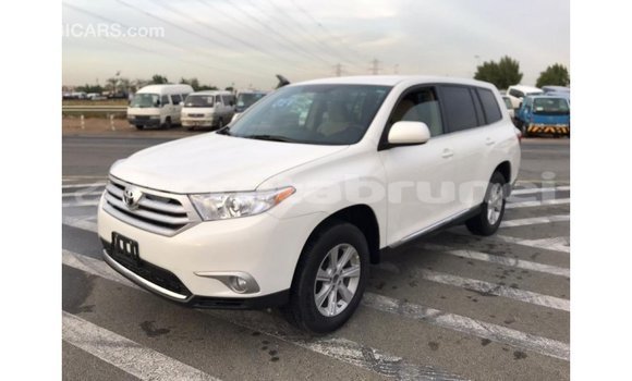Buy Import Toyota Highlander White Car in Import - Dubai in Belait Buy Import Toyota Highlander White Car in Import - Dubai in Belait