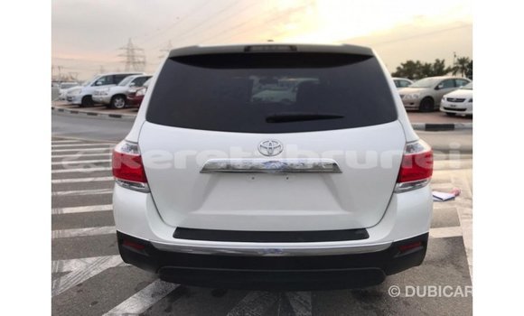 Buy Import Toyota Highlander White Car in Import - Dubai in Belait Buy Import Toyota Highlander White Car in Import - Dubai in Belait
