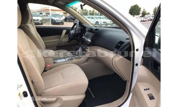 Buy Import Toyota Highlander White Car in Import - Dubai in Belait Buy Import Toyota Highlander White Car in Import - Dubai in Belait