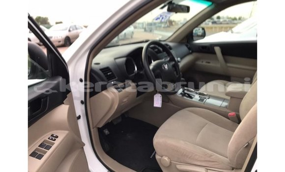 Buy Import Toyota Highlander White Car in Import - Dubai in Belait Buy Import Toyota Highlander White Car in Import - Dubai in Belait