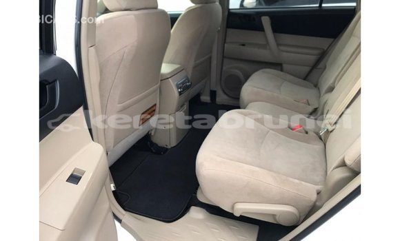 Buy Import Toyota Highlander White Car in Import - Dubai in Belait Buy Import Toyota Highlander White Car in Import - Dubai in Belait