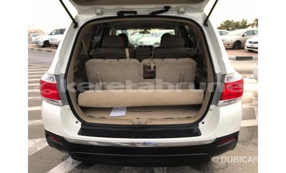 Buy Import Toyota Highlander White Car in Import - Dubai in Belait Buy Import Toyota Highlander White Car in Import - Dubai in Belait