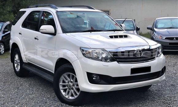 Buy Used Toyota Fortuner White Car in Bandar Seri Begawan in Brunei-Muara