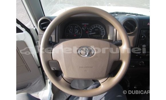 Buy Import Toyota Land Cruiser White Car in Import - Dubai in Belait Buy Import Toyota Land Cruiser White Car in Import - Dubai in Belait