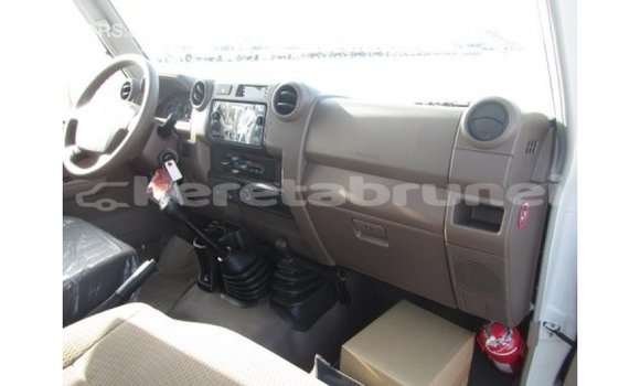 Buy Import Toyota Land Cruiser White Car in Import - Dubai in Belait Buy Import Toyota Land Cruiser White Car in Import - Dubai in Belait