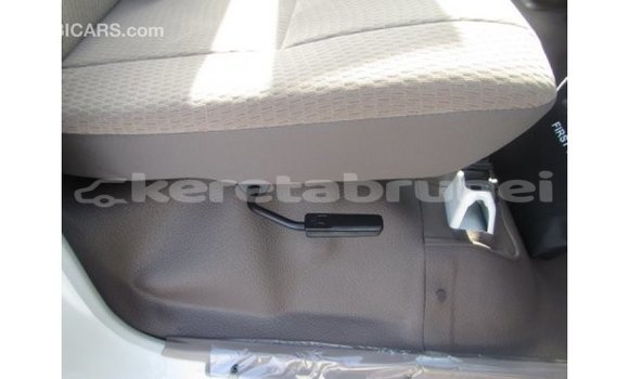 Buy Import Toyota Land Cruiser White Car in Import - Dubai in Belait Buy Import Toyota Land Cruiser White Car in Import - Dubai in Belait