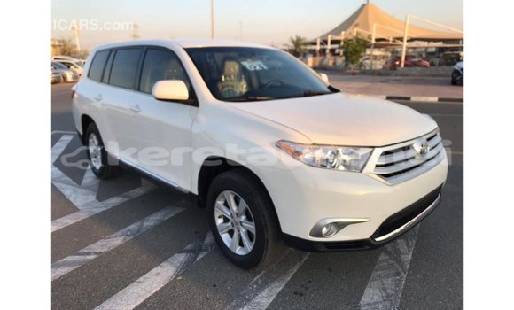 Buy Import Toyota Highlander White Car in Import - Dubai in Belait Buy Import Toyota Highlander White Car in Import - Dubai in Belait