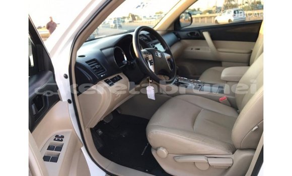 Buy Import Toyota Highlander White Car in Import - Dubai in Belait Buy Import Toyota Highlander White Car in Import - Dubai in Belait