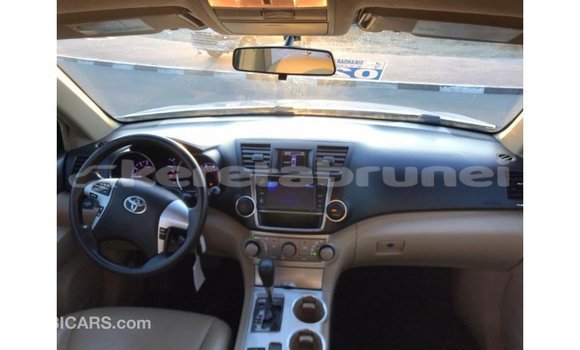 Buy Import Toyota Highlander White Car in Import - Dubai in Belait Buy Import Toyota Highlander White Car in Import - Dubai in Belait