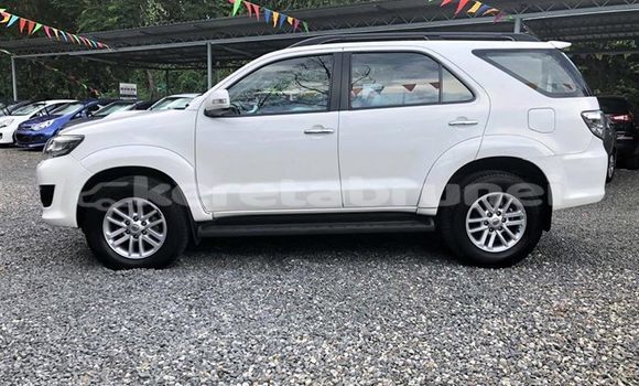 Buy Used Toyota Fortuner White Car in Bandar Seri Begawan in Brunei-Muara Buy Used Toyota Fortuner White Car in Bandar Seri Begawan in Brunei-Muara