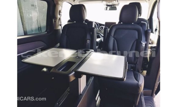 Buy Import Mercedes-Benz 250 Black Car in Import - Dubai in Belait Buy Import Mercedes-Benz 250 Black Car in Import - Dubai in Belait