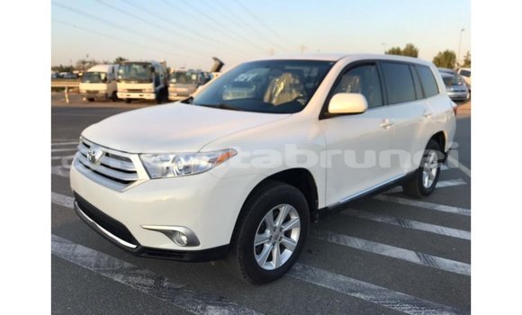 Buy Import Toyota Highlander White Car in Import - Dubai in Belait Buy Import Toyota Highlander White Car in Import - Dubai in Belait