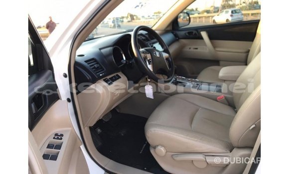 Buy Import Toyota Highlander White Car in Import - Dubai in Belait Buy Import Toyota Highlander White Car in Import - Dubai in Belait