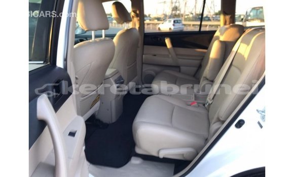 Buy Import Toyota Highlander White Car in Import - Dubai in Belait Buy Import Toyota Highlander White Car in Import - Dubai in Belait