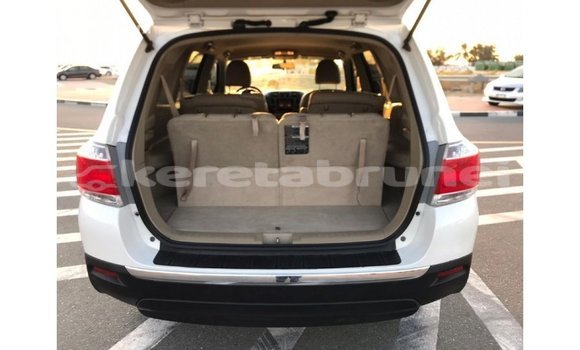 Buy Import Toyota Highlander White Car in Import - Dubai in Belait Buy Import Toyota Highlander White Car in Import - Dubai in Belait