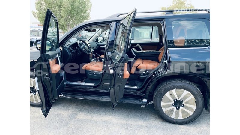 Big with watermark toyota land cruiser belait import dubai 2062