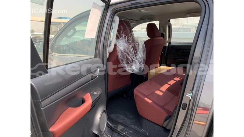 Big with watermark toyota hilux belait import dubai 2064