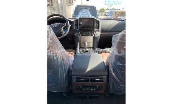 Buy Import Toyota Land Cruiser White Car in Import - Dubai in Belait Buy Import Toyota Land Cruiser White Car in Import - Dubai in Belait