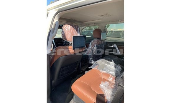 Buy Import Toyota Land Cruiser White Car in Import - Dubai in Belait Buy Import Toyota Land Cruiser White Car in Import - Dubai in Belait