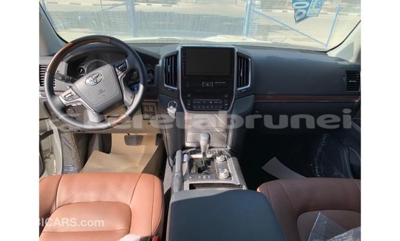 Buy Import Toyota Land Cruiser White Car in Import - Dubai in Belait Buy Import Toyota Land Cruiser White Car in Import - Dubai in Belait