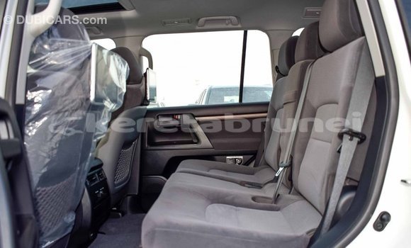 Buy Import Toyota Land Cruiser White Car in Import - Dubai in Belait Buy Import Toyota Land Cruiser White Car in Import - Dubai in Belait