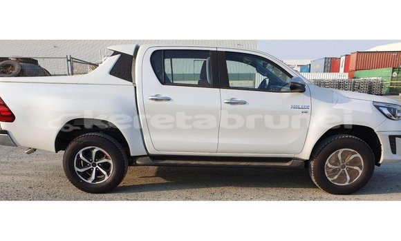 Buy Import Toyota Hilux White Car in Import - Dubai in Belait Buy Import Toyota Hilux White Car in Import - Dubai in Belait