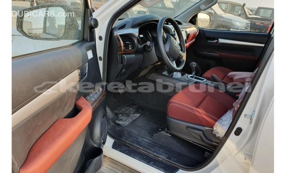 Buy Import Toyota Hilux White Car in Import - Dubai in Belait Buy Import Toyota Hilux White Car in Import - Dubai in Belait