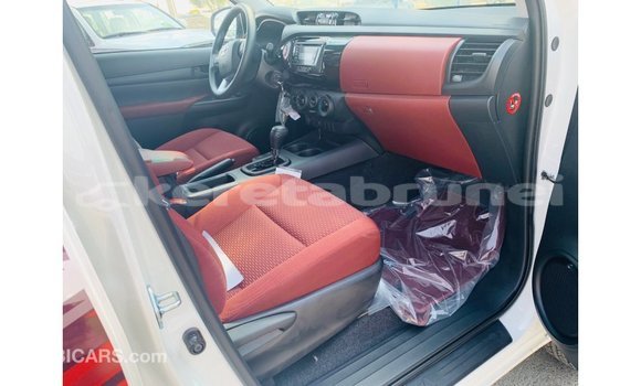 Buy Import Toyota Hilux White Car in Import - Dubai in Belait Buy Import Toyota Hilux White Car in Import - Dubai in Belait