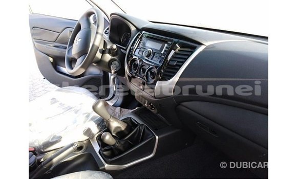 Buy Import Mitsubishi L200 White Car in Import - Dubai in Belait Buy Import Mitsubishi L200 White Car in Import - Dubai in Belait