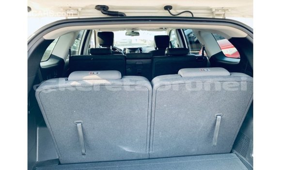 Buy Import Hyundai Santa Fe White Car in Import - Dubai in Belait Buy Import Hyundai Santa Fe White Car in Import - Dubai in Belait