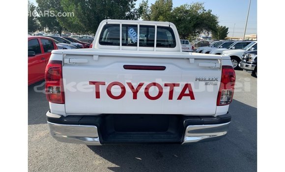 Buy Import Toyota Hilux White Car in Import - Dubai in Belait Buy Import Toyota Hilux White Car in Import - Dubai in Belait