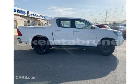 Buy Import Toyota Hilux White Car in Import - Dubai in Belait Buy Import Toyota Hilux White Car in Import - Dubai in Belait