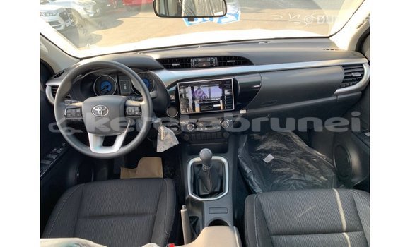 Buy Import Toyota Hilux White Car in Import - Dubai in Belait Buy Import Toyota Hilux White Car in Import - Dubai in Belait