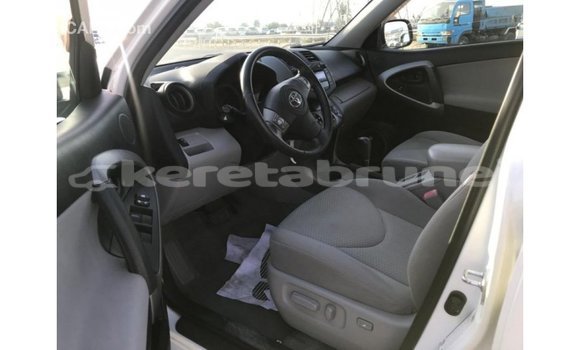 Buy Import Toyota HiAce White Truck in Import - Dubai in Belait Buy Import Toyota HiAce White Truck in Import - Dubai in Belait