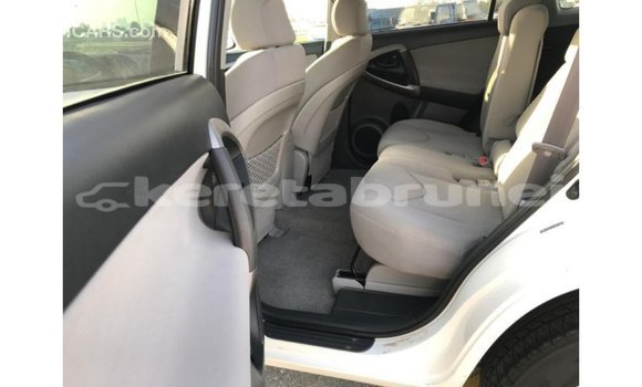 Buy Import Toyota HiAce White Truck in Import - Dubai in Belait Buy Import Toyota HiAce White Truck in Import - Dubai in Belait