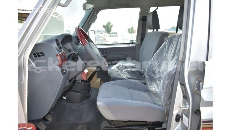 Big with watermark toyota land cruiser belait import dubai 2177