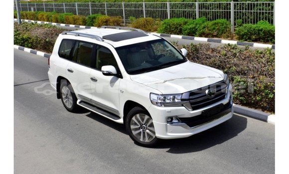 Buy Import Toyota Land Cruiser White Car in Import - Dubai in Belait Buy Import Toyota Land Cruiser White Car in Import - Dubai in Belait