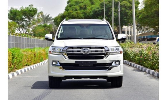 Buy Import Toyota Land Cruiser White Car in Import - Dubai in Belait Buy Import Toyota Land Cruiser White Car in Import - Dubai in Belait